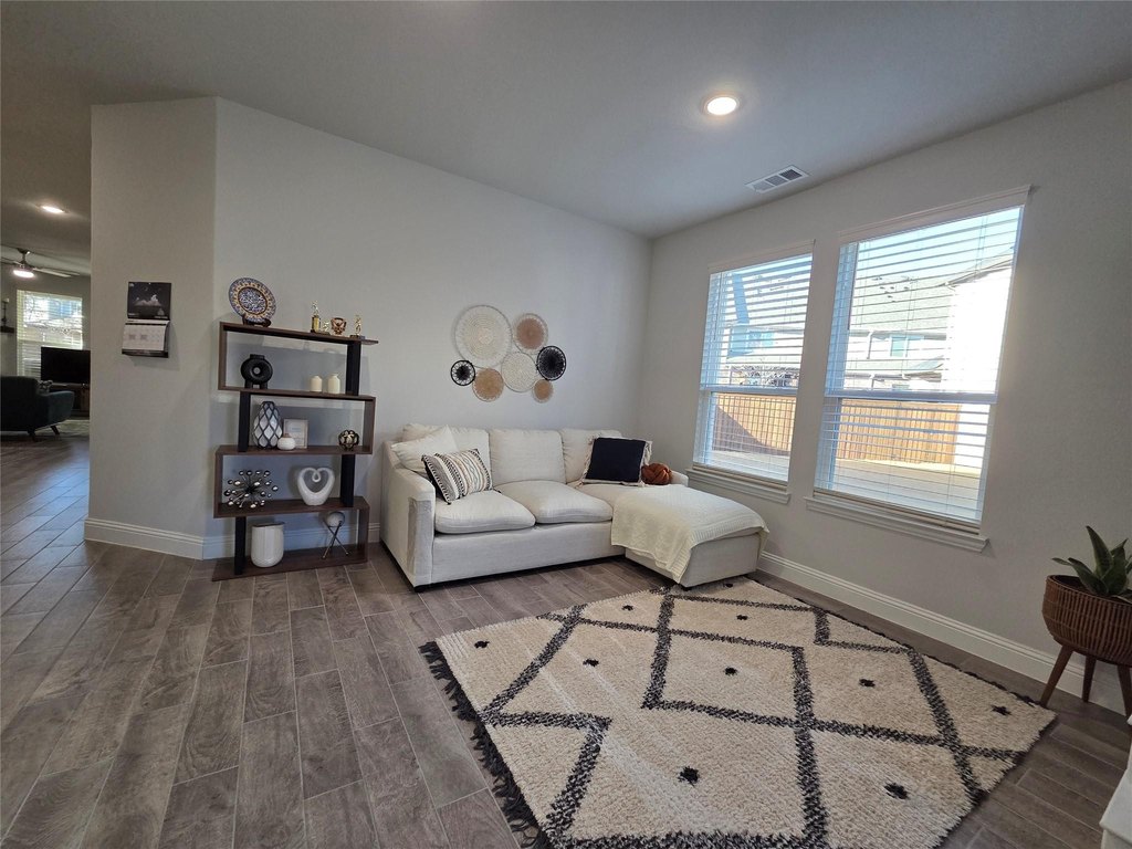 2918 Woodland Ct - image 8