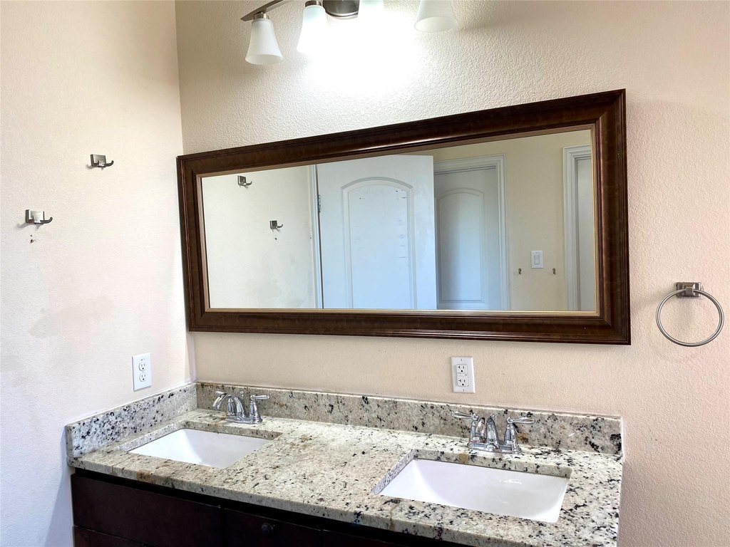 621 Fleming St - image 13