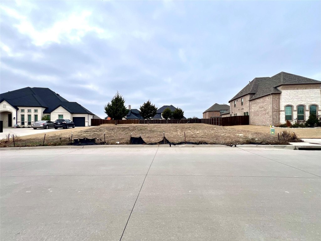 6913 Ermine Cir - image 2